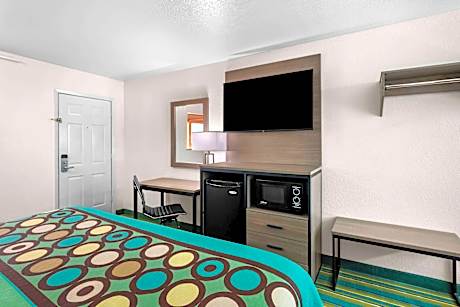 1 King Bed Non-Smoking