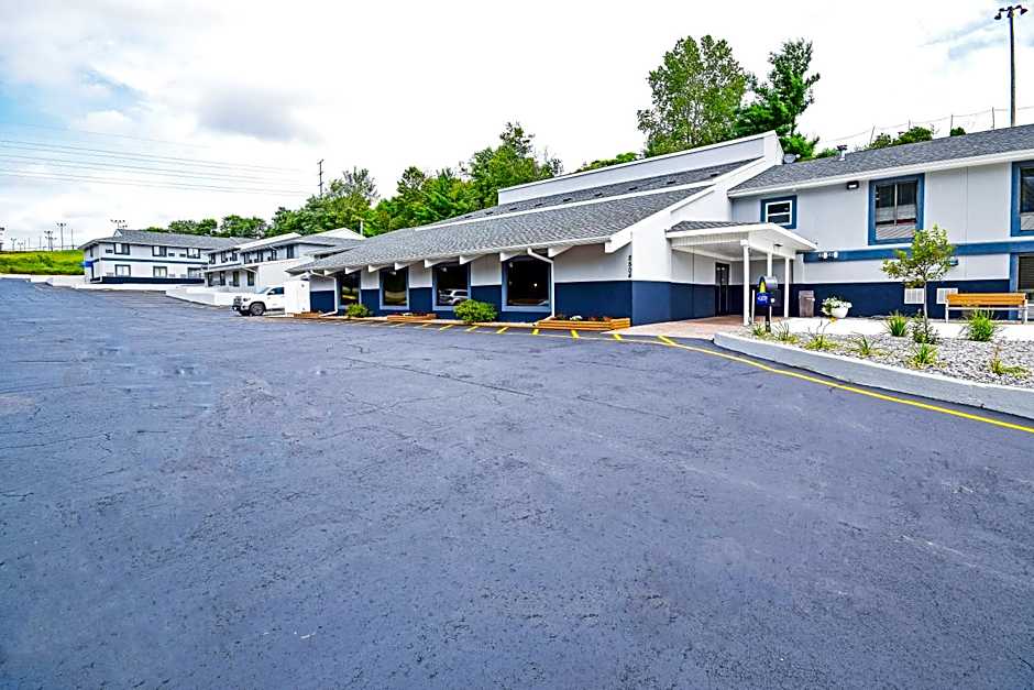 Days Inn & Suites by Wyndham Wisconsin Dells