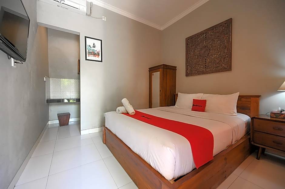 RedDoorz near Mertasari Beach 2
