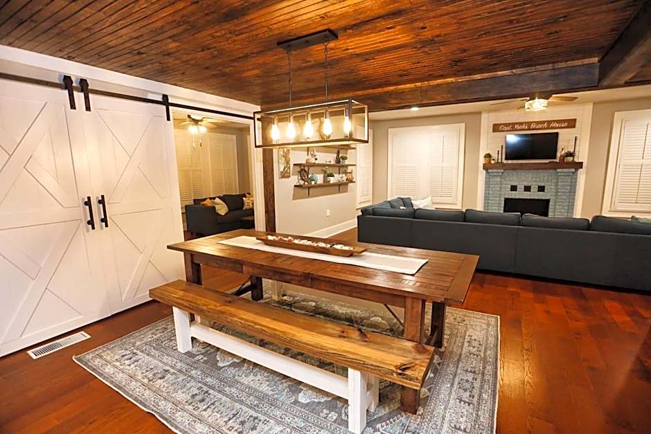 Historic Home Family Friendly Close to Seawall