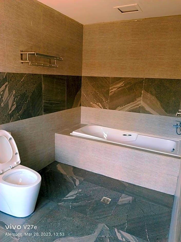 La Gensol Plaza Hotel