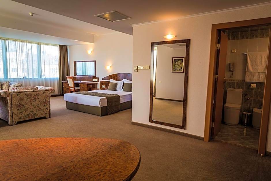 Hotel Sevlievo Plaza