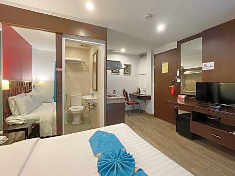 Deluxe Queen with Balcony