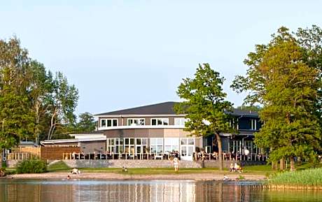 Ringsjöstrand Camping, Hotell och Stugby