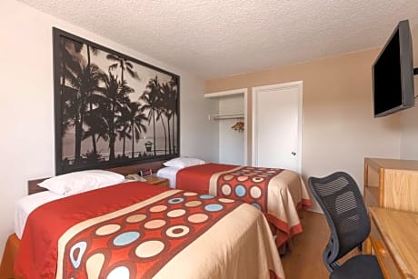  Twin Room with Two Twin Beds - Non-Smoking