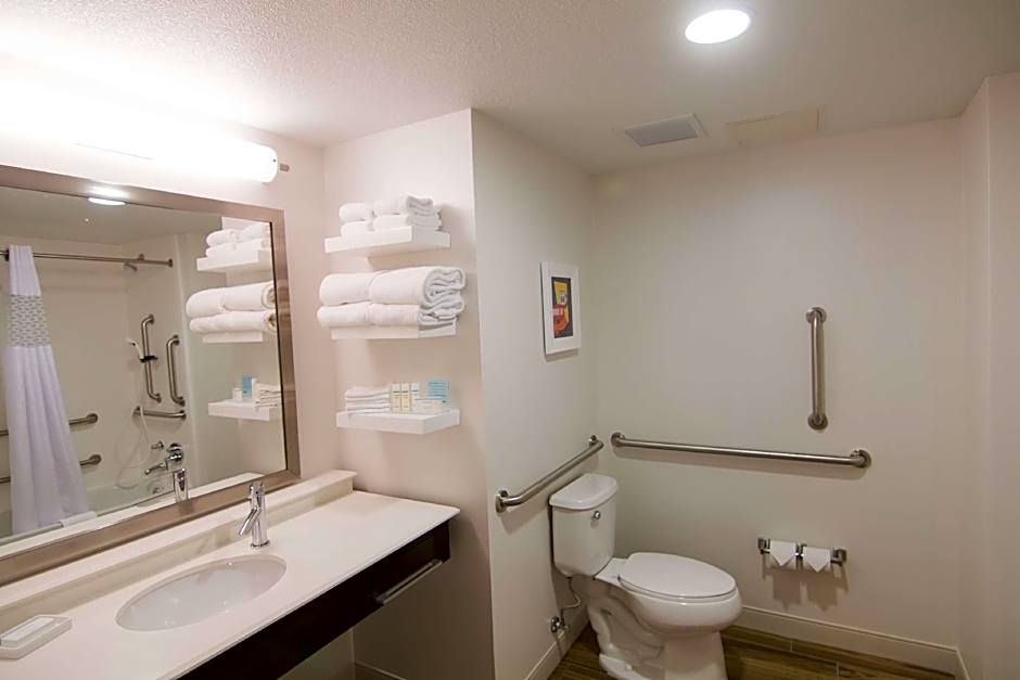 Photo 1 of 1 of 2 Queen Beds, Mobility Accessible, Bathtub