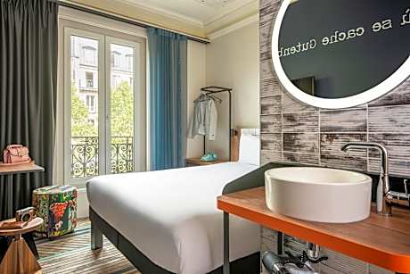 Two non-connected Double Room