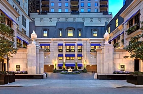 Waldorf Astoria By Hilton Chicago