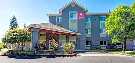 SureStay Plus Hotel by Best Western Redding