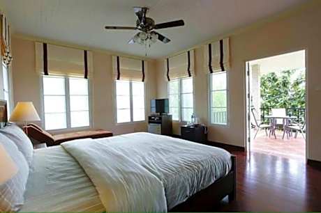 Scenic View Holiday Home