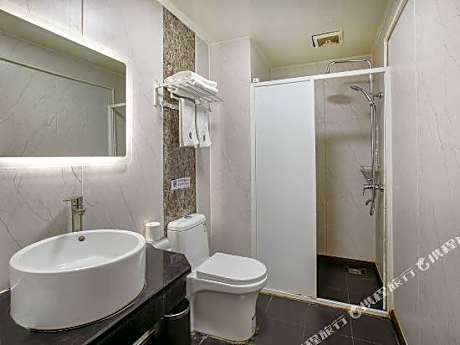 Zhiying Star Travel Collection Hotel (Zhujiang New Town Wuyangyu Subway Station)