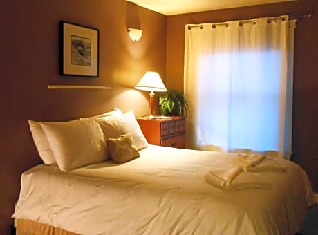 Deluxe Room (2 Adults + 1 Child)