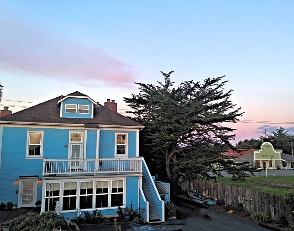 Captain's Inn At Moss Landing