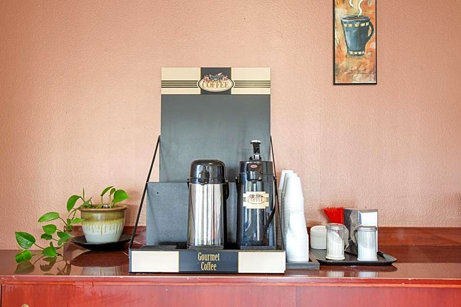 OYO Woodland Hotel and Suites