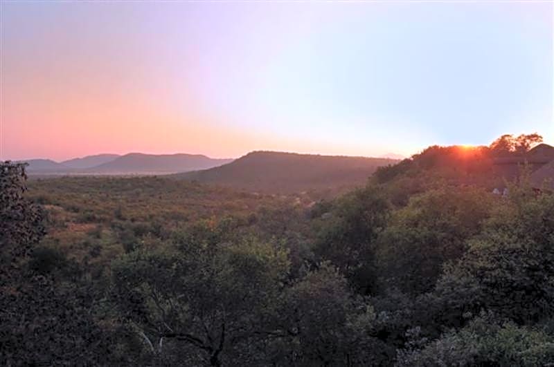 Buffalo Ridge Safari Lodge