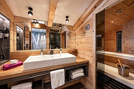 Panorama Suite with Sauna