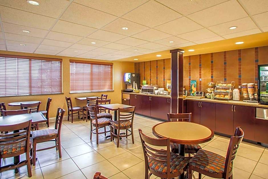 Quality Inn and Suites St Charles -West Chicago