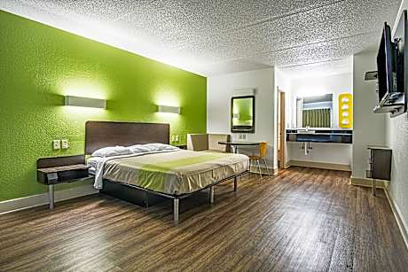 1 KING BED | ACCESSIBLE, NON-SMOKING