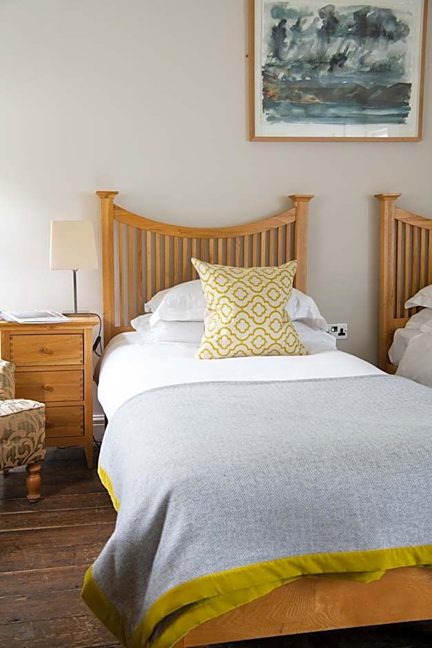 Wheelwrights Arms Country Inn & Pub