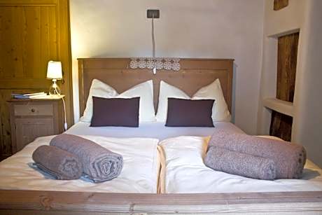 One-Bedroom Apartment (2 Adults)