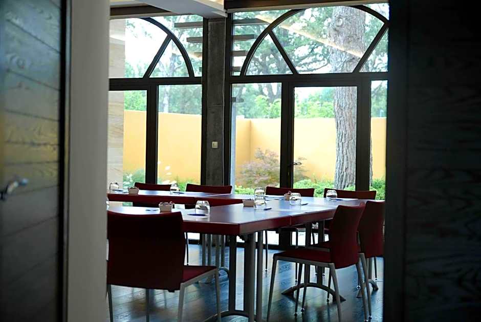 Best Western Plus Le Lavarin