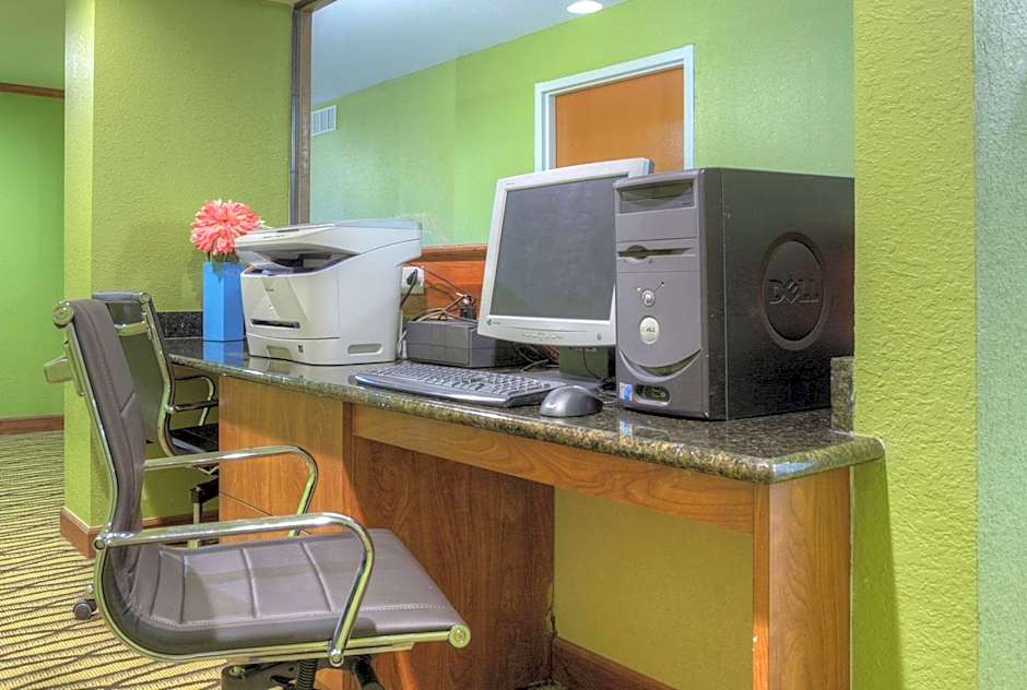 Quality Inn & Suites Chattanooga-East Ridge