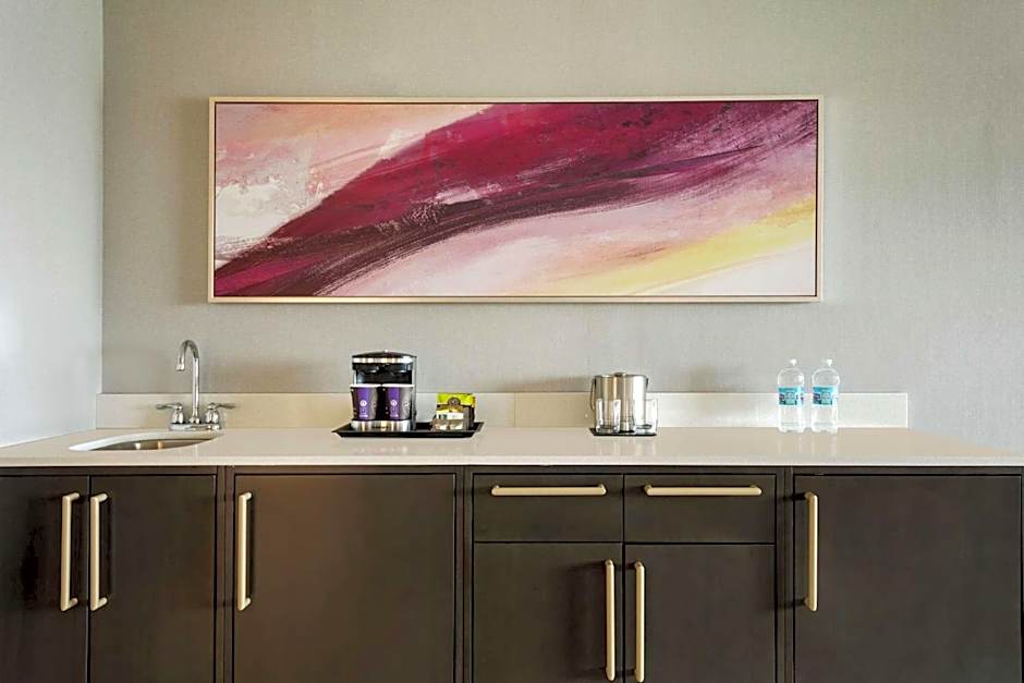 DoubleTree by Hilton St. Paul East