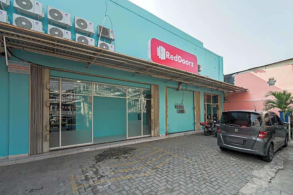 OYO 779 Mn One Residence Syariah Near ITC Cempaka Mas Near Kalbe Farma