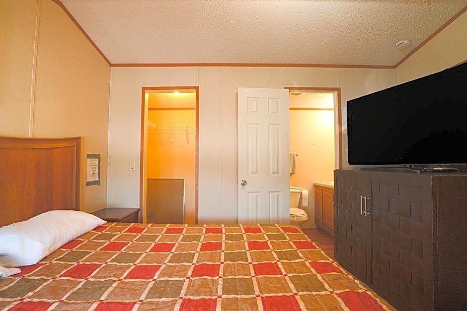 Grand Eagle Ford Lodge & RV Park