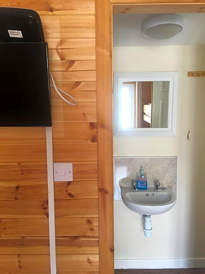 1 Lochness Rooms&Hostel