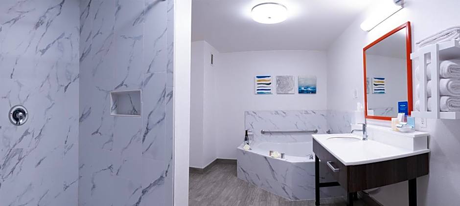 Hampton Inn By Hilton And Suites Seal Beach