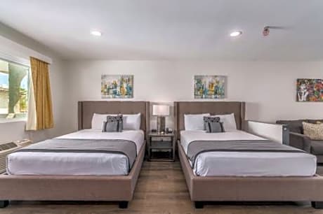 Queen Room with Two Queen Beds - Ground Floor