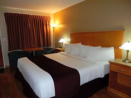 Queen Suite - Non-Smoking