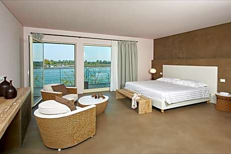 Junior Suite with Balcony and Lagoon View