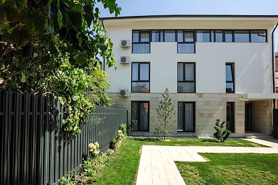 Bloom Downtown Suites