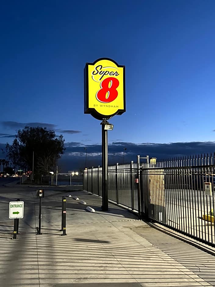 Super 8 by Wyndham Bakersfield CA