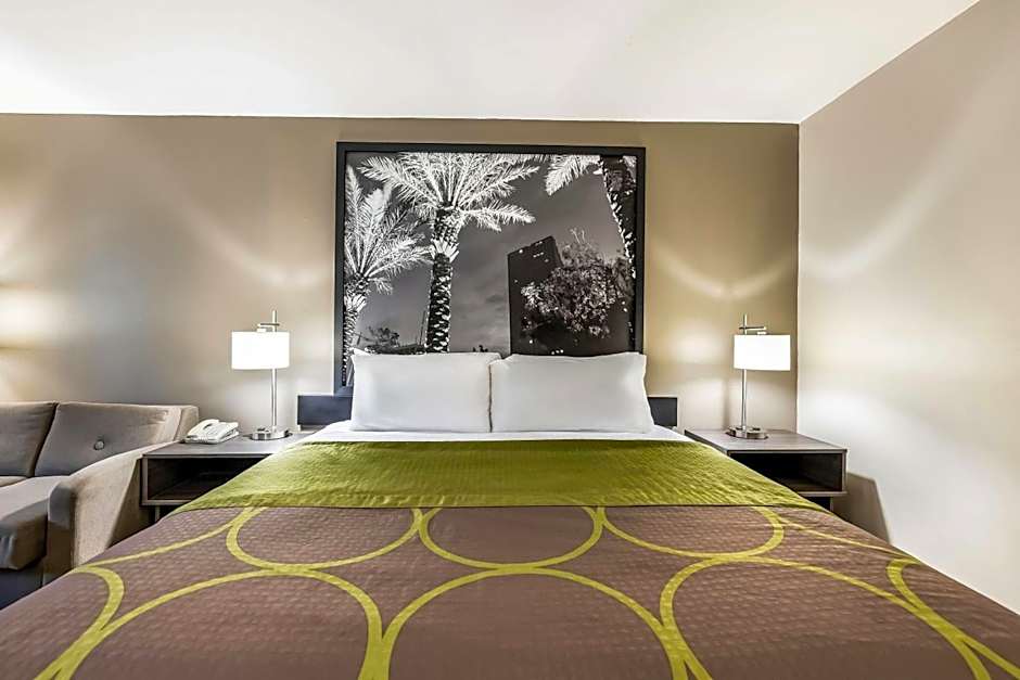 Super 8 by Wyndham Riviera Beach West Palm Beach