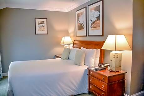 Suite Queen Size Bed