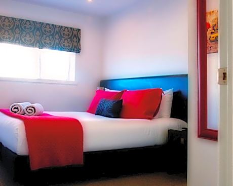 One-Bedroom Apartment with Hot Tub