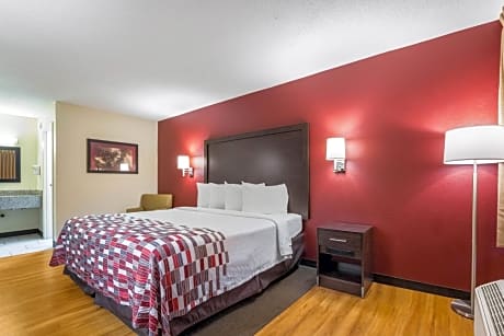 Deluxe King Room - Disability Access/Roll-In Shower Non-Smoking