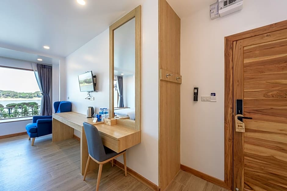 Chiangkhan River Walk Hotel