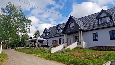 Pokoje Gościnne Art- Dworek