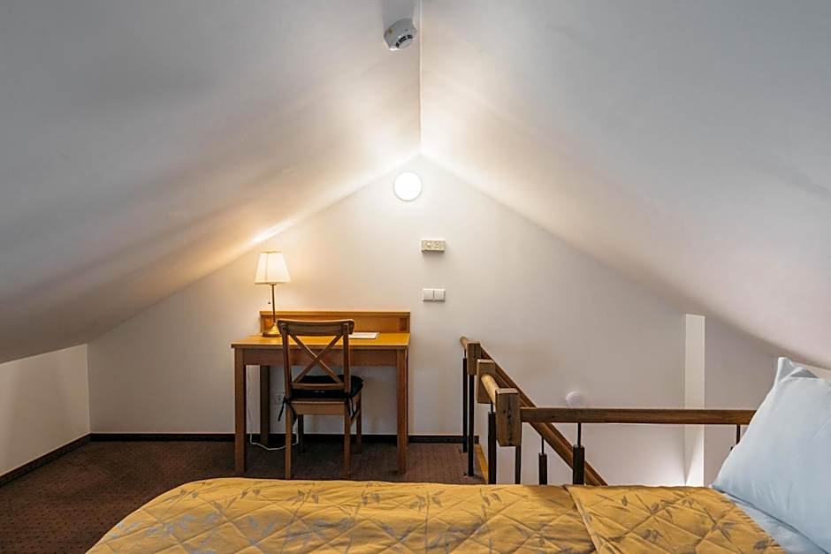 CATHEDRAL Old Town Suites