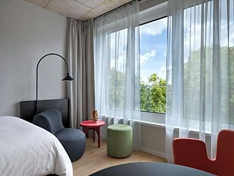 Design Apartment with Balcony