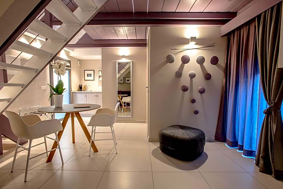 Uve Rooms & Wine Bar