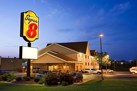 Super 8 by Wyndham Alton