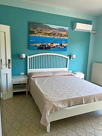 Deluxe Triple Room with Sea View