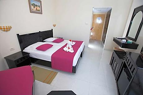 TWIN ROOM GARDEN VIEW