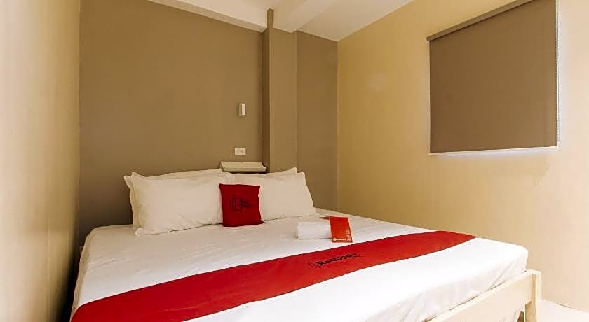 RedDooorz @ Laiya Vivo Hotel Batangas