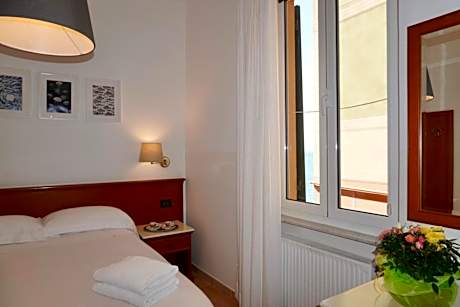 Standard Double Queen Room